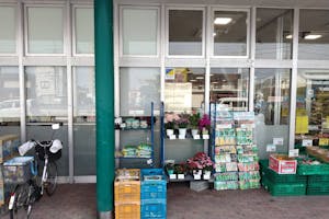 【ユアーズ三筋店】物販やプロモーションに利用可能な軒下スペース