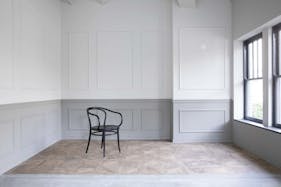 【代官山駅8分】ギャラリーや展示会に適した白×ライトグレーのモダンなイベントスペース