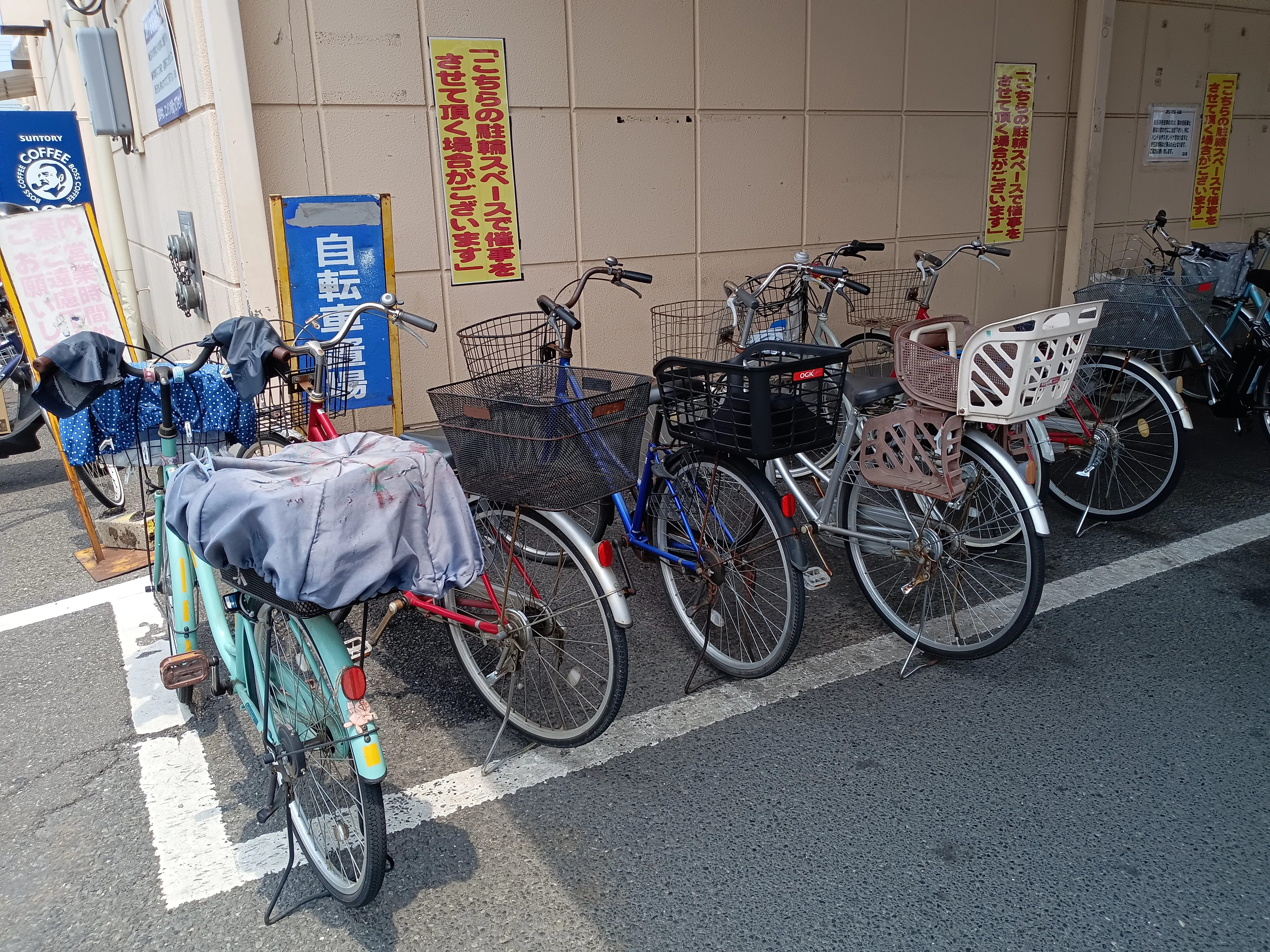 【スーパーバリュー 越谷店】店舗横駐輪場 キッチンカー出店に最適なスーパーマーケットの屋外催事イベントスペース