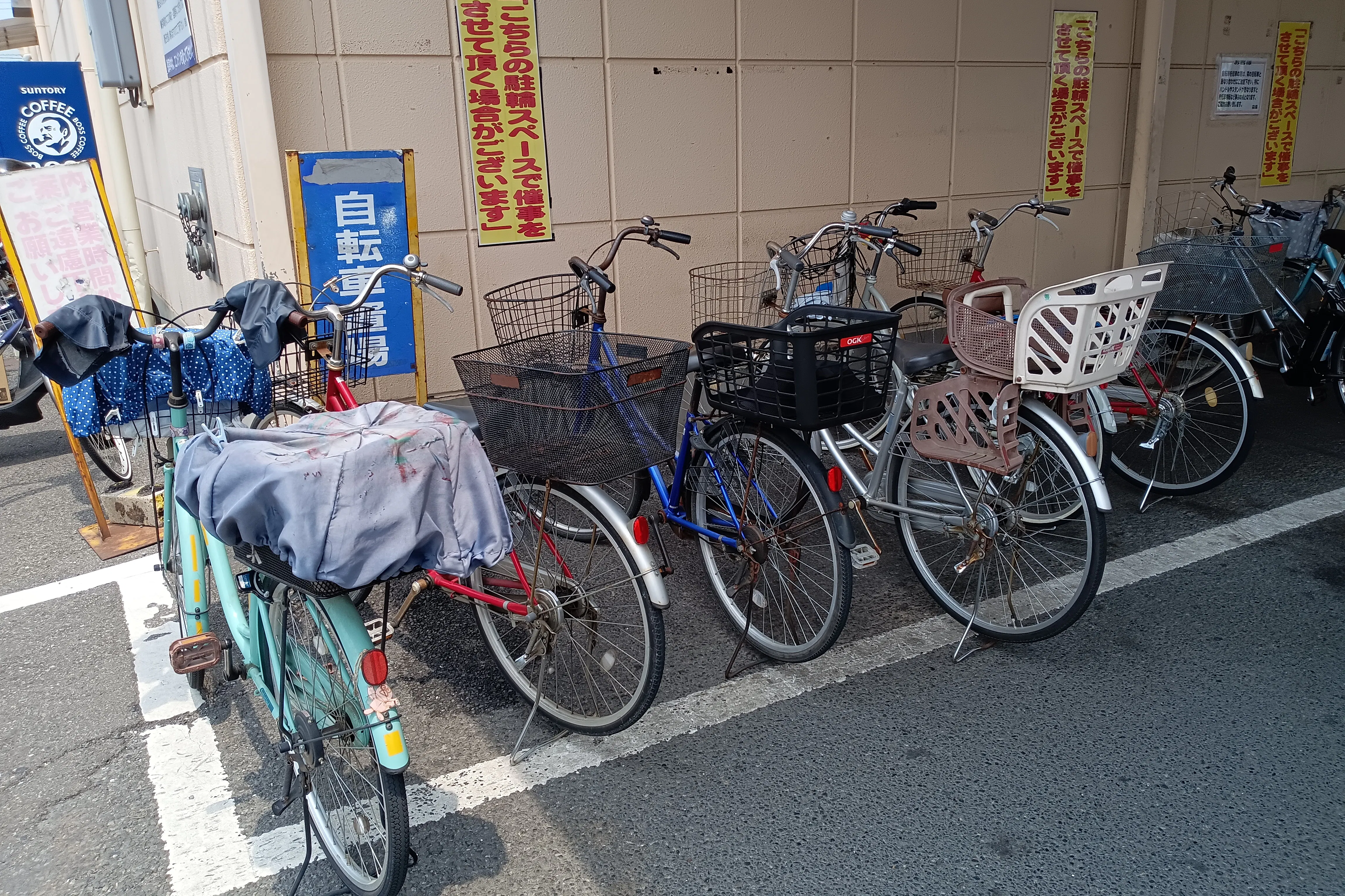 【スーパーバリュー 越谷店】店舗横駐輪場 キッチンカー出店に最適なスーパーマーケットの屋外催事イベントスペース