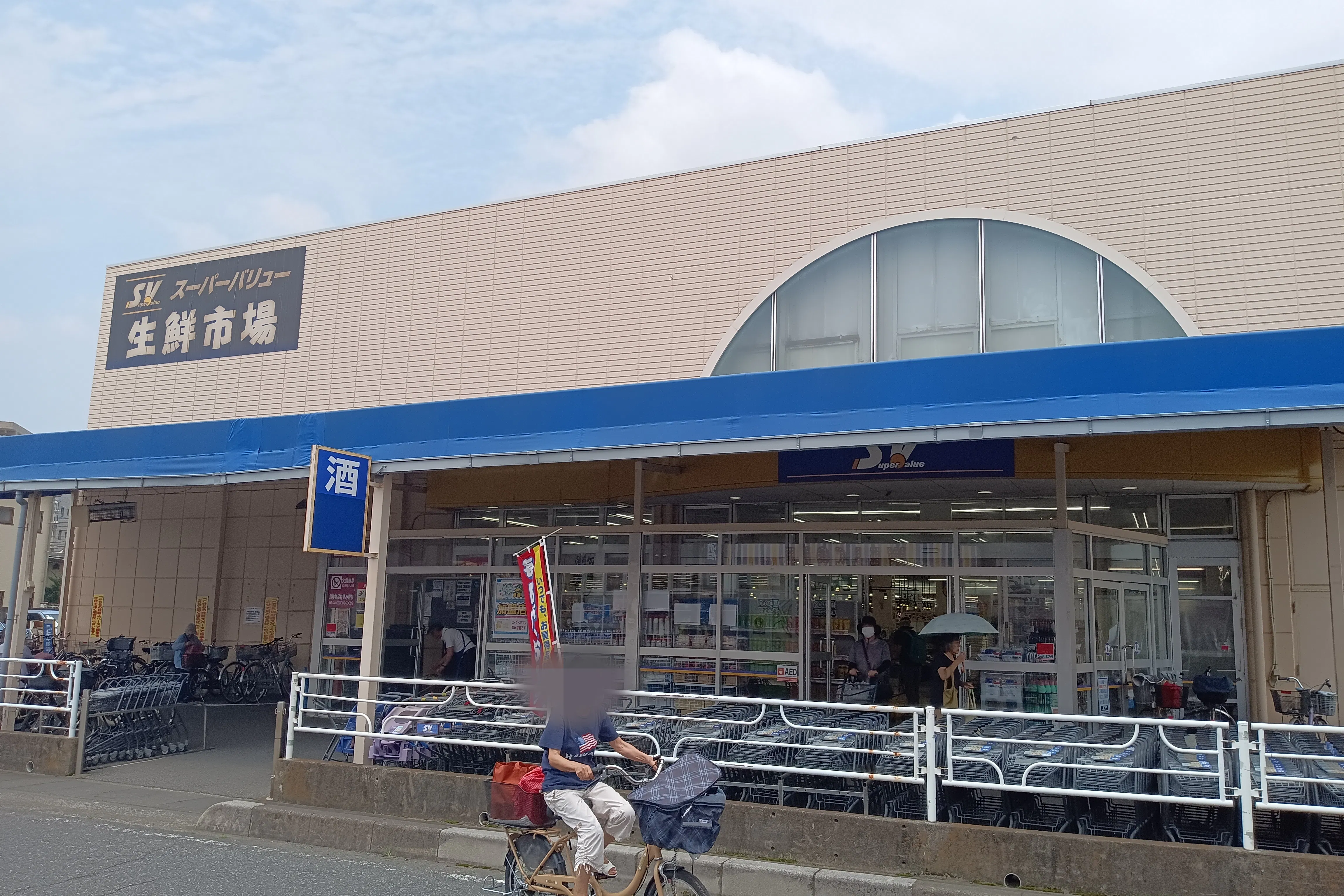 【スーパーバリュー 越谷店】店舗横駐輪場 キッチンカー出店に最適なスーパーマーケットの屋外催事イベントスペース