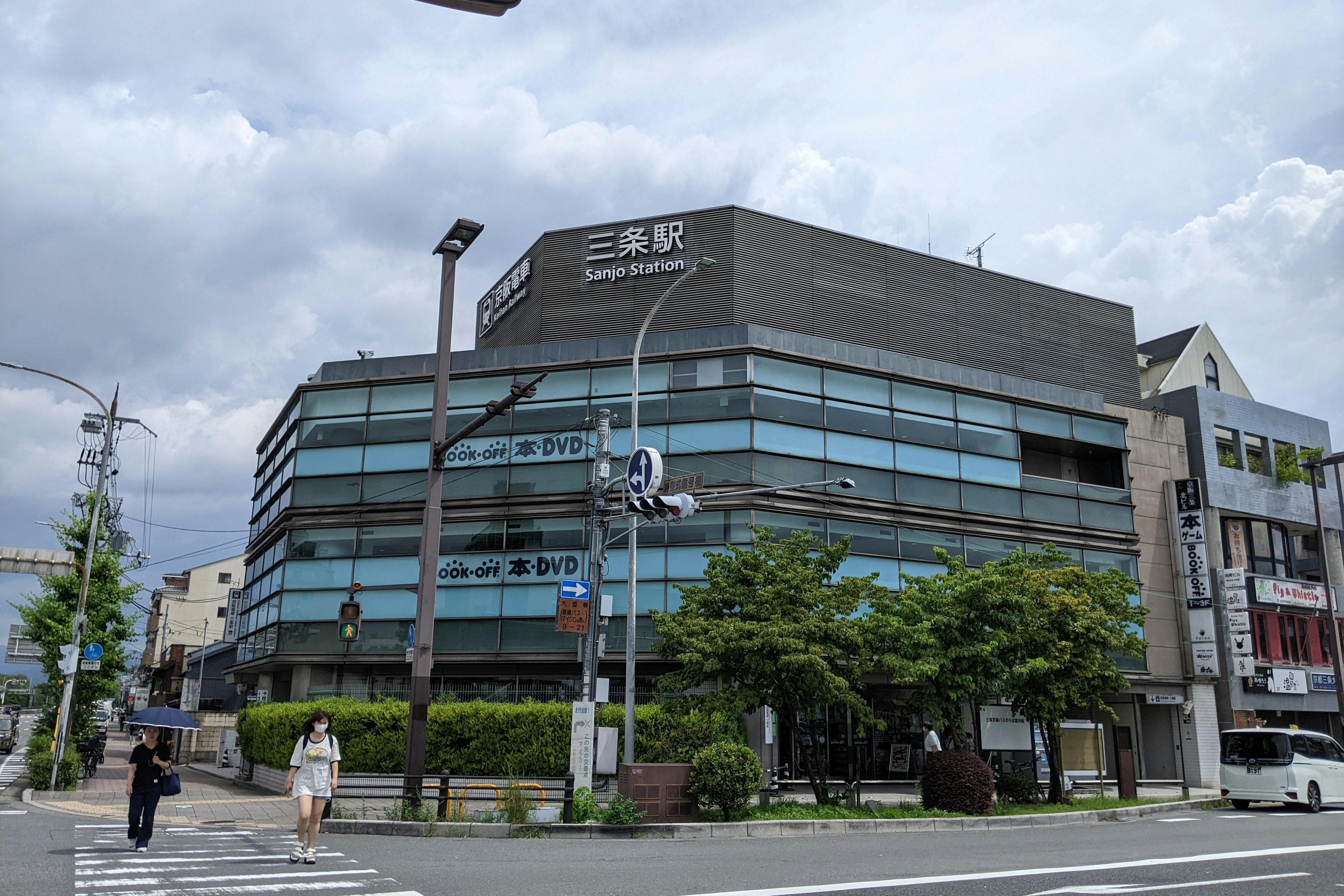 【京都府|三条駅】プロモーションイベントや食物販、物販のポップアップストアに最適な駅利用客へ訴求できる改札外連絡通路のイベントスペース