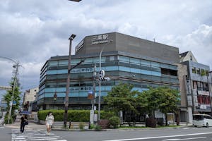 【三条駅】プロモーションイベントや食物販、物販のポップアップストアに最適な駅利用客へ訴求できる改札外連絡通路のイベントスペース