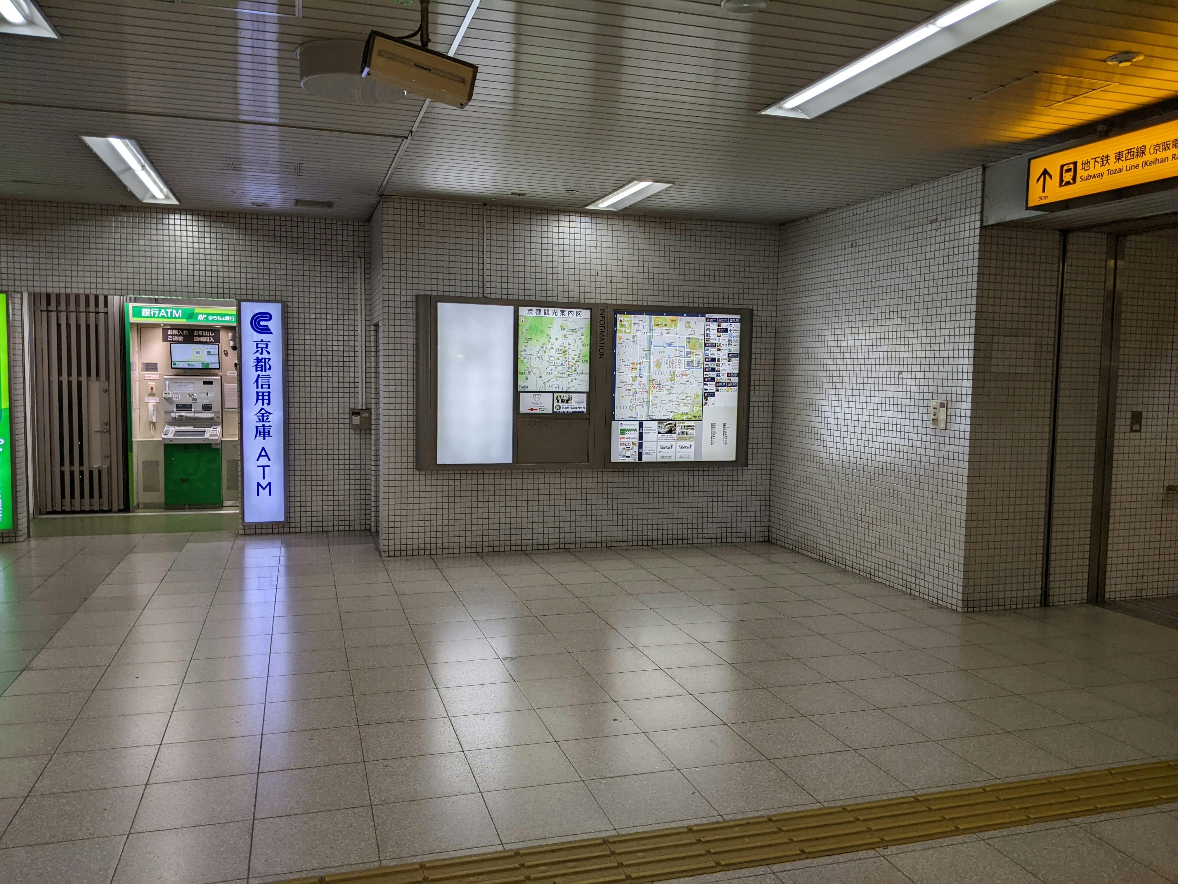 【京都府|三条駅】プロモーションイベントや食物販、物販のポップアップストアに最適な駅利用客へ訴求できる改札外連絡通路のイベントスペース