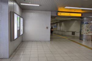 【三条駅】プロモーションイベントや食物販、物販のポップアップストアに最適な駅利用客へ訴求できる改札外連絡通路のイベントスペース