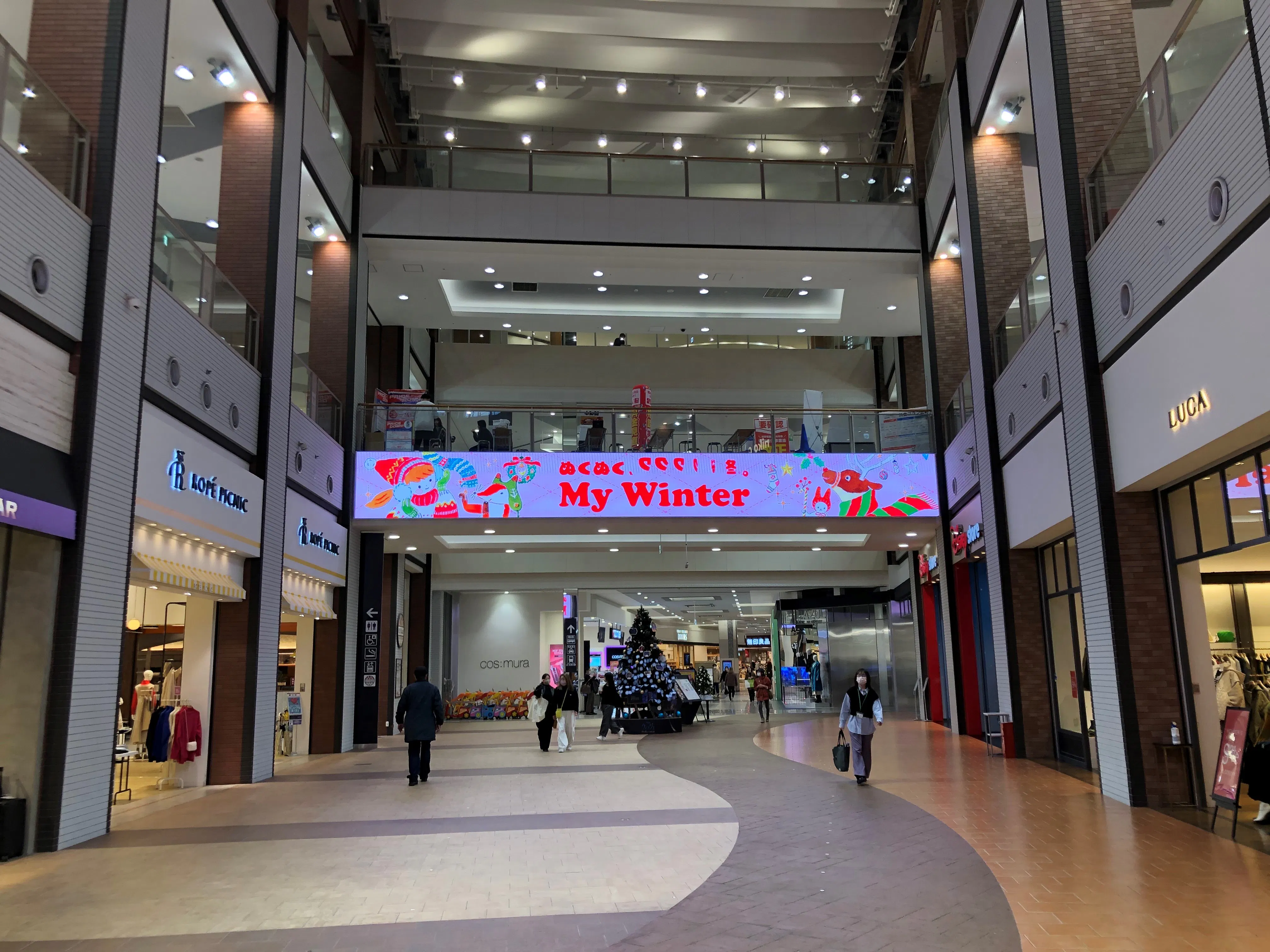 【イオンモール広島府中】1階　ウェルカムコート