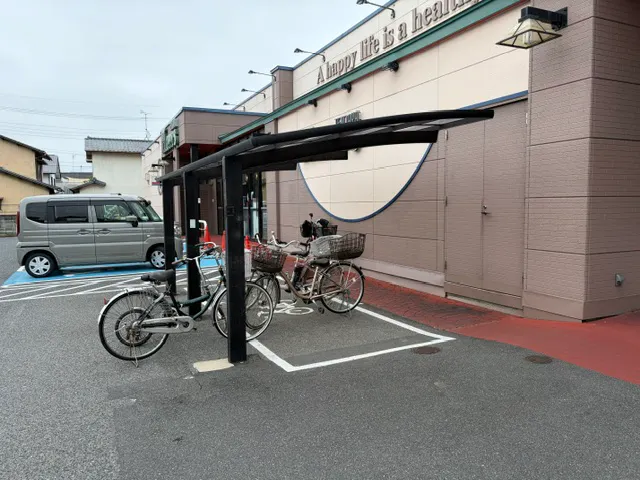 【天満屋ハピーズ泉田店】店舗正面入口前 各種プロモーション、会員獲得イベントに最適な屋外催事イベントスペース
