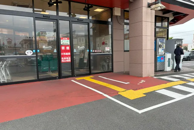 【天満屋ハピーズ泉田店】店舗正面入口前 各種プロモーション、会員獲得イベントに最適な屋外催事イベントスペース