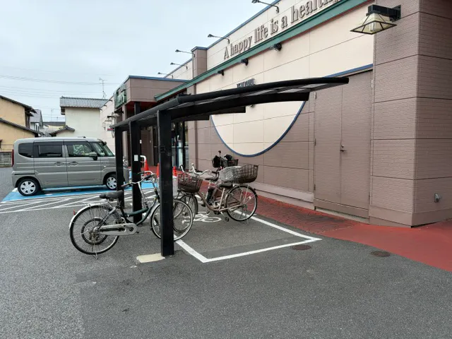 【天満屋ハピーズ泉田店】店舗正面入口前 各種プロモーション、会員獲得イベントに最適な屋外催事イベントスペース