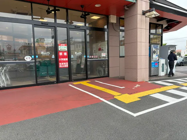 【天満屋ハピーズ泉田店】店舗正面入口前 各種プロモーション、会員獲得イベントに最適な屋外催事イベントスペース
