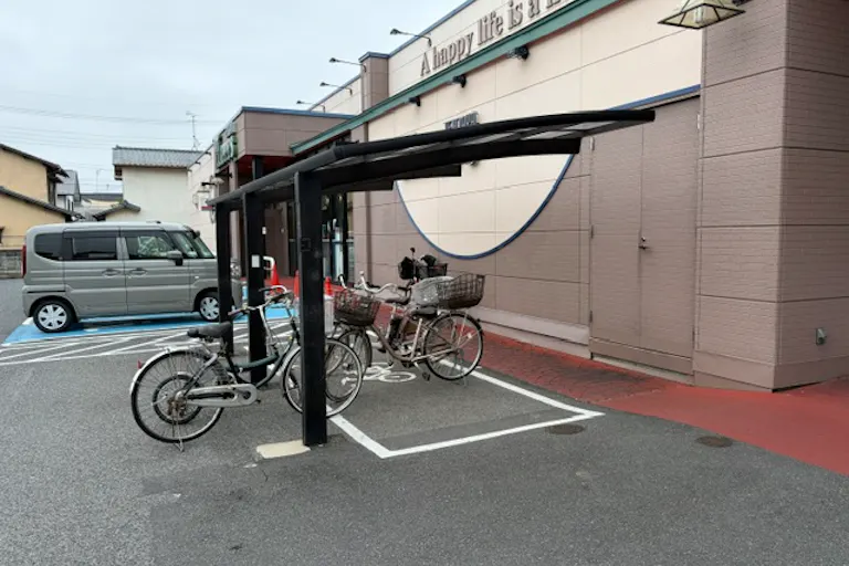 【天満屋ハピーズ泉田店】店舗正面入口前 各種プロモーション、会員獲得イベントに最適な屋外催事イベントスペースの画像2