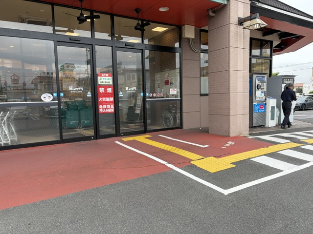 【天満屋ハピーズ泉田店】店舗正面入口前 各種プロモーション、会員獲得イベントに最適な屋外催事イベントスペース