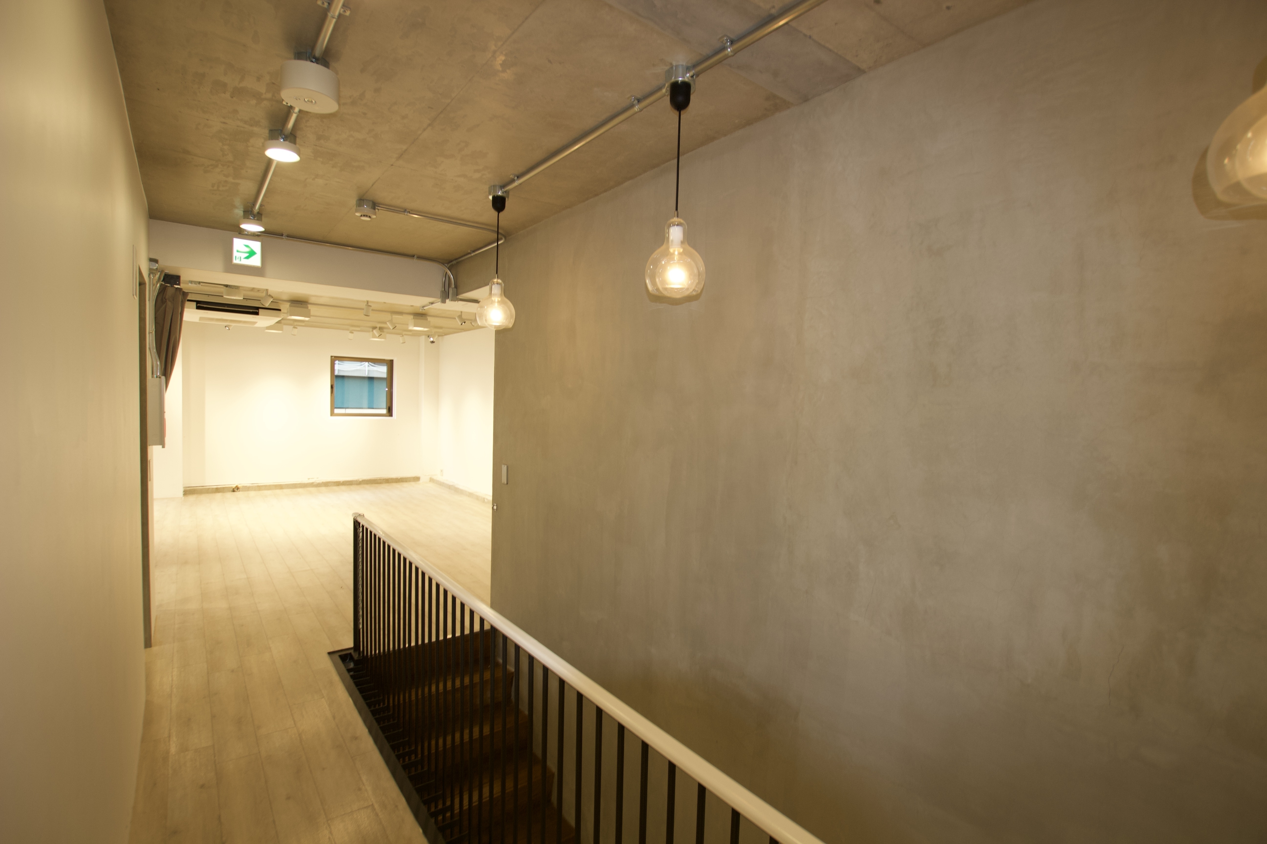 【表参道駅5分】アパレルの展示会やポップアップストアに適した2つの空間のあるスペース(2F)