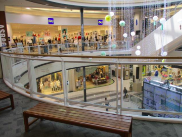 【イオンモール盛岡】モール内広告 吹き抜けガラス