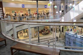 【イオンモール盛岡】モール内広告 吹き抜けガラス