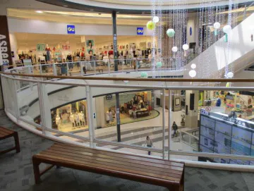 【イオンモール盛岡】モール内広告 吹き抜けガラス