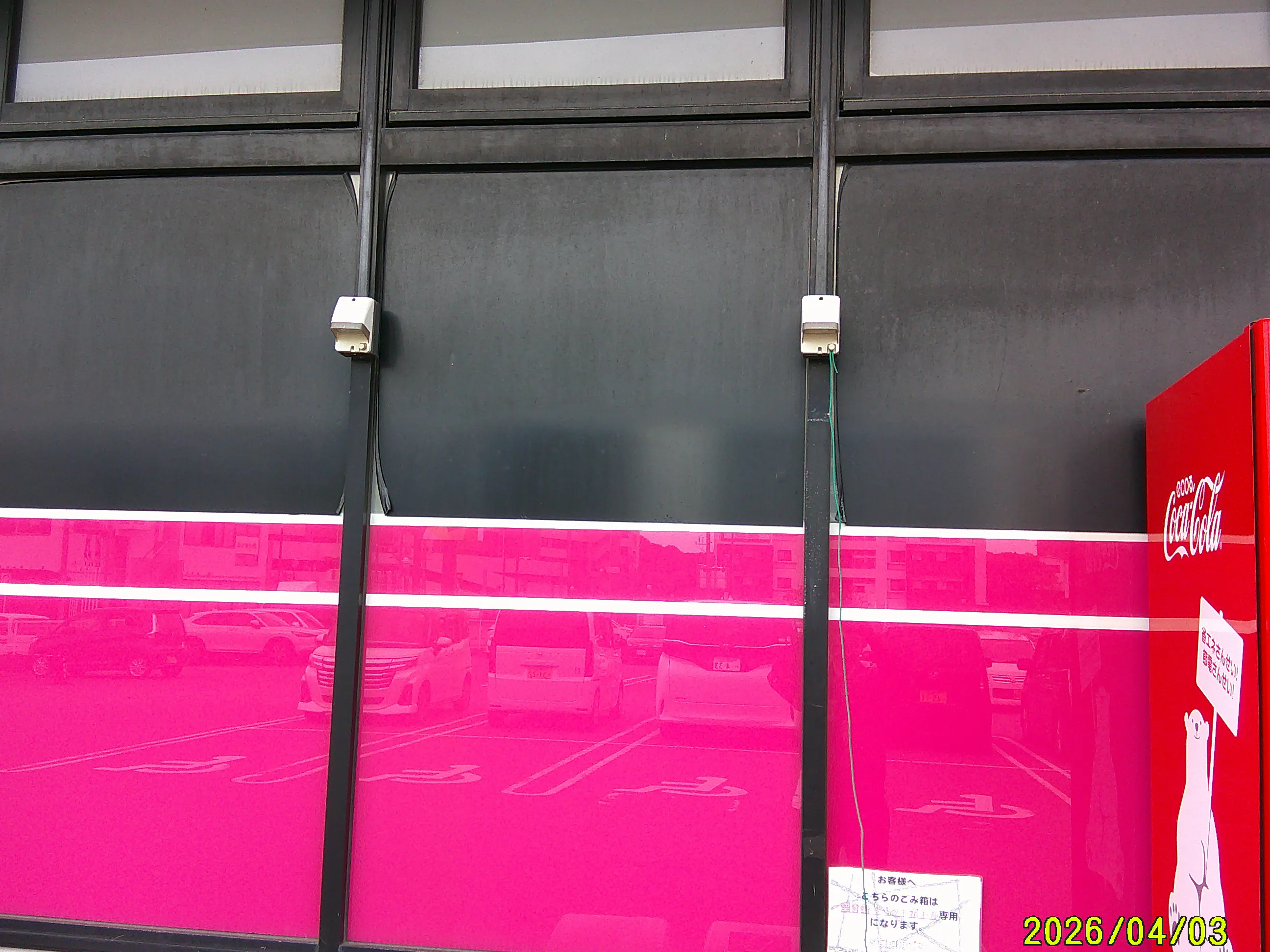 【あんくる夢市場 弥生が丘店】お客様出入口付近 販促プロモーションや物販に最適なスーパー屋外催事イベントスペース