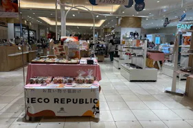 【マルイファミリー溝口】2階カレンダリウムD12【食物販・物販】駅直結のペデストリアンデッキ正面、目に留まりやすいスペース