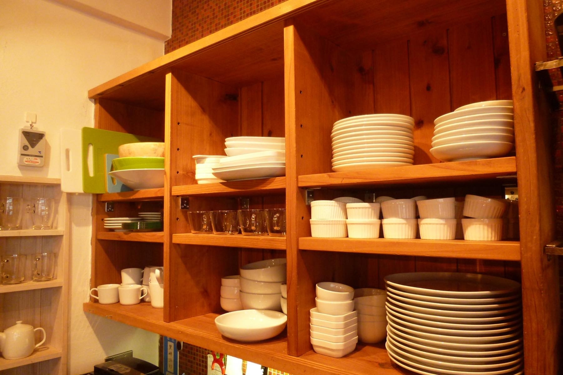 【高円寺駅エリア】駅徒歩9分の場所にあるカフェです。温かみのあるお洒落で可愛い内装です。の画像6