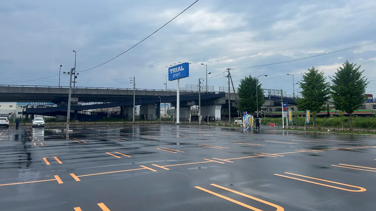 【TRIALsmart新発寒店】【中スペース】駐車場_店舗看板下　※電源なし