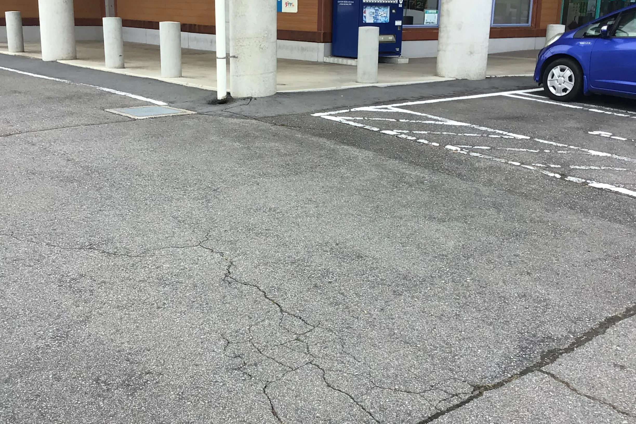 【ダイナム長野千曲店ゆったり館】キッチンカーや各種プロモーションイベントでの出店に最適なアミューズメント施設のイベントスペース(店舗正面)