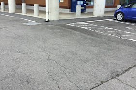 【ダイナム長野千曲店ゆったり館】キッチンカーや各種プロモーションイベントでの出店に最適なアミューズメント施設のイベントスペース(店舗正面)