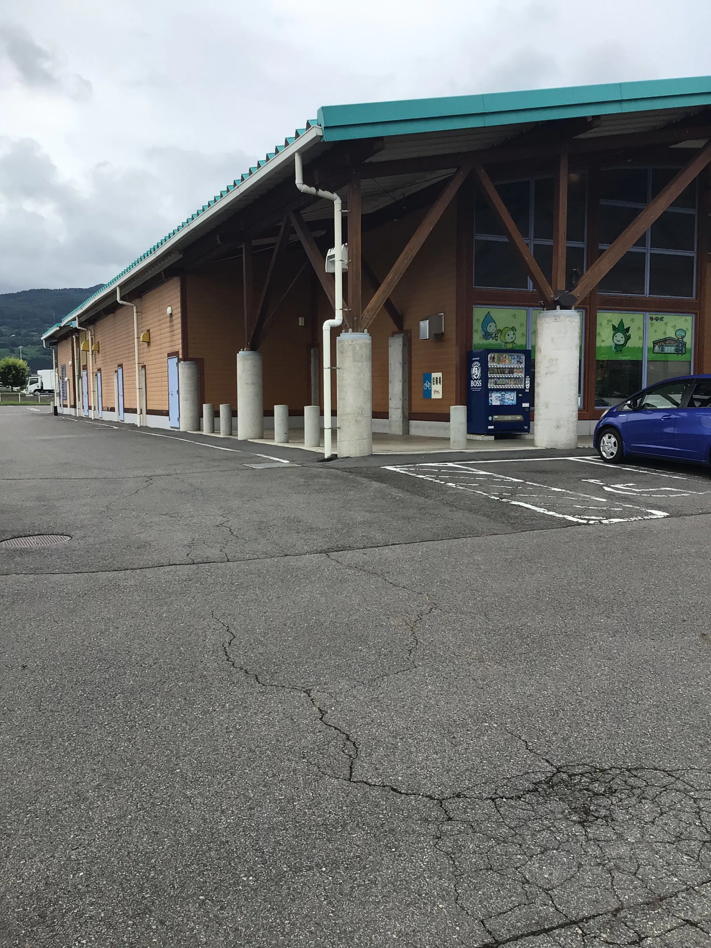 【ダイナム長野千曲店ゆったり館】キッチンカーや各種プロモーションイベントでの出店に最適なアミューズメント施設のイベントスペース(店舗正面)