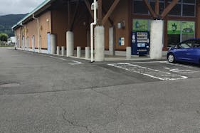 【ダイナム長野千曲店ゆったり館】キッチンカーや各種プロモーションイベントでの出店に最適なアミューズメント施設のイベントスペース(店舗正面)