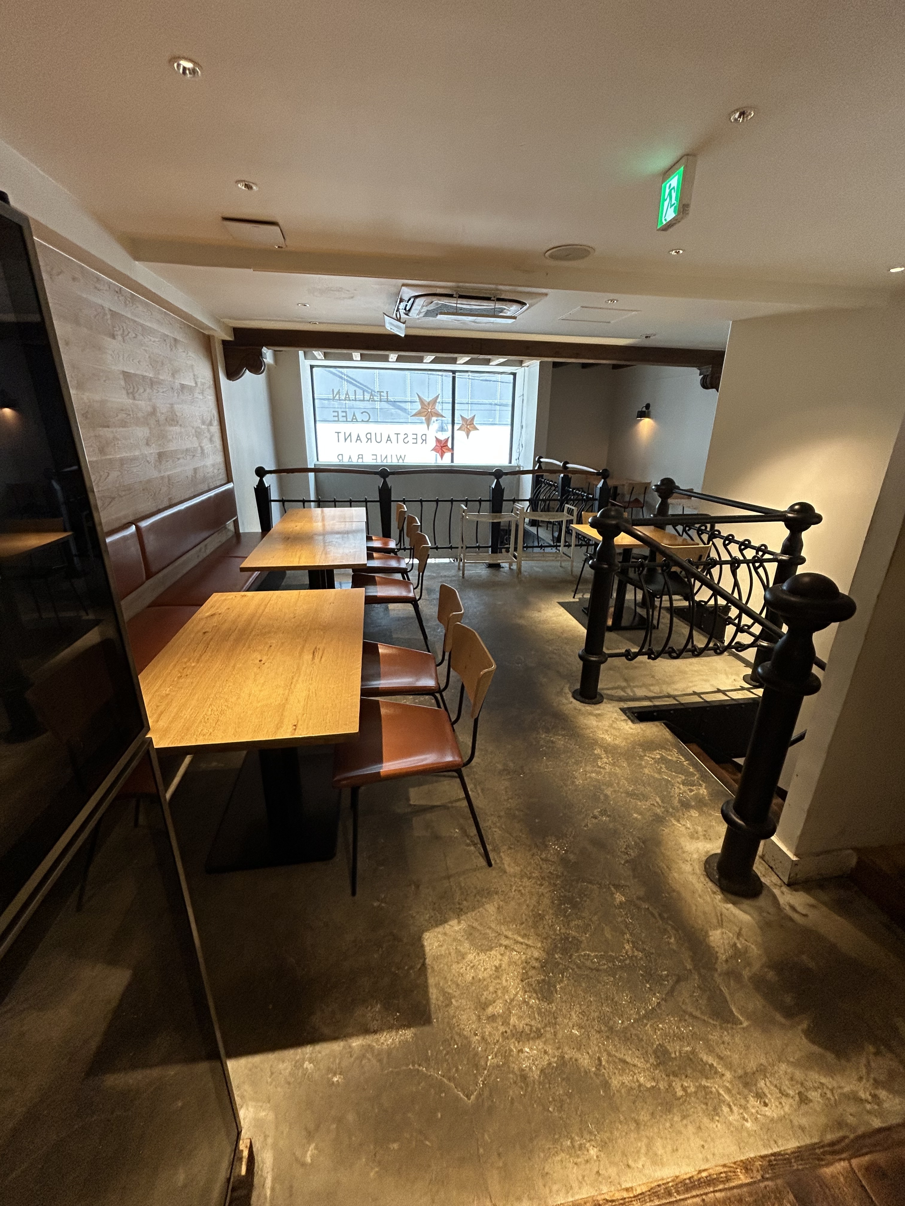 【心斎橋駅/長堀橋駅3分】ポップアップストア開催や展示会に最適な白を基調とした吹き抜けのモダン空間を演出できる路面店スペース※キャンペーン割引あり