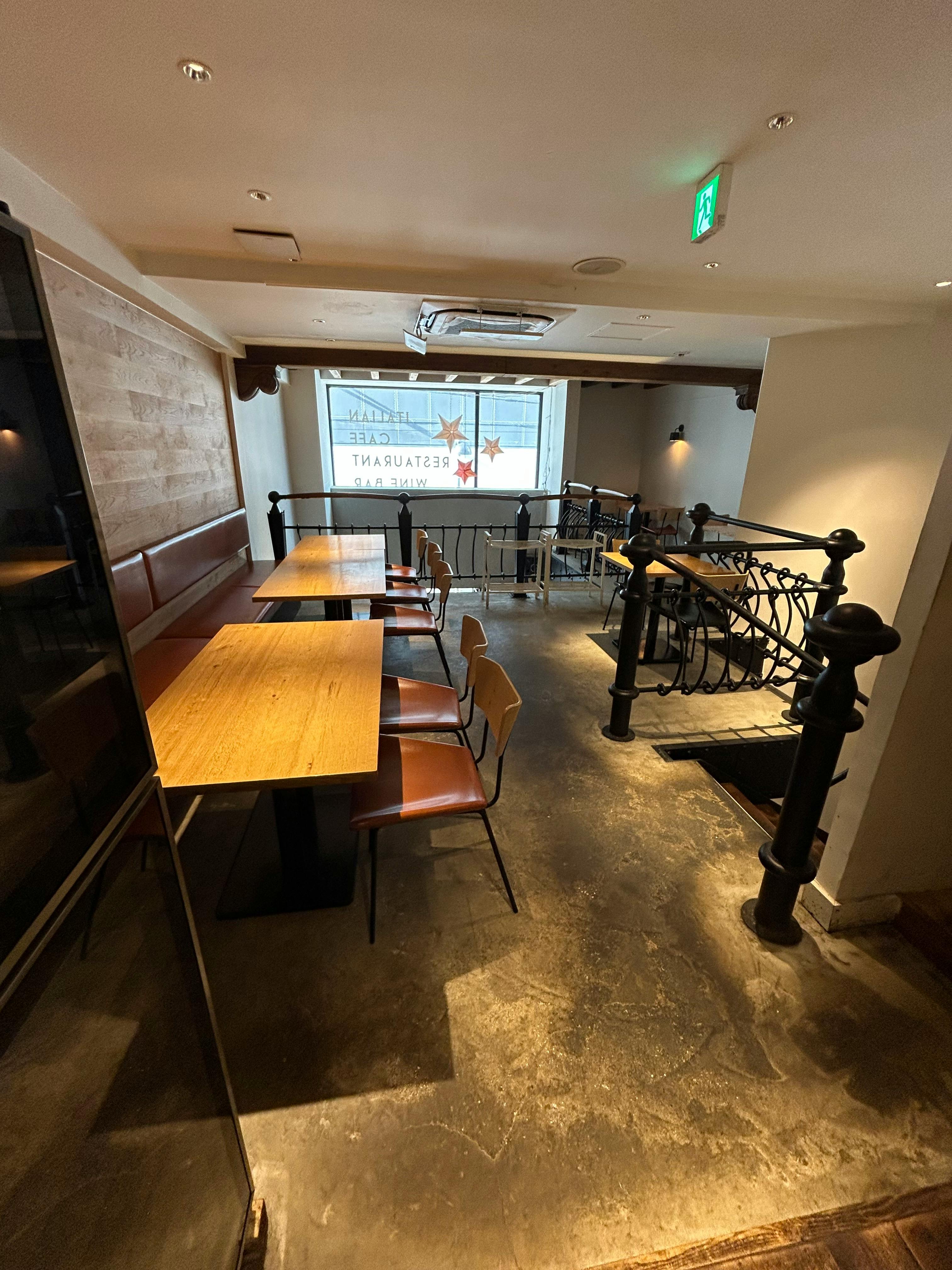 【心斎橋駅/長堀橋駅3分】ポップアップストア開催や展示会に最適な白を基調とした吹き抜けのモダン空間を演出できる路面店スペース※キャンペーン割引あり