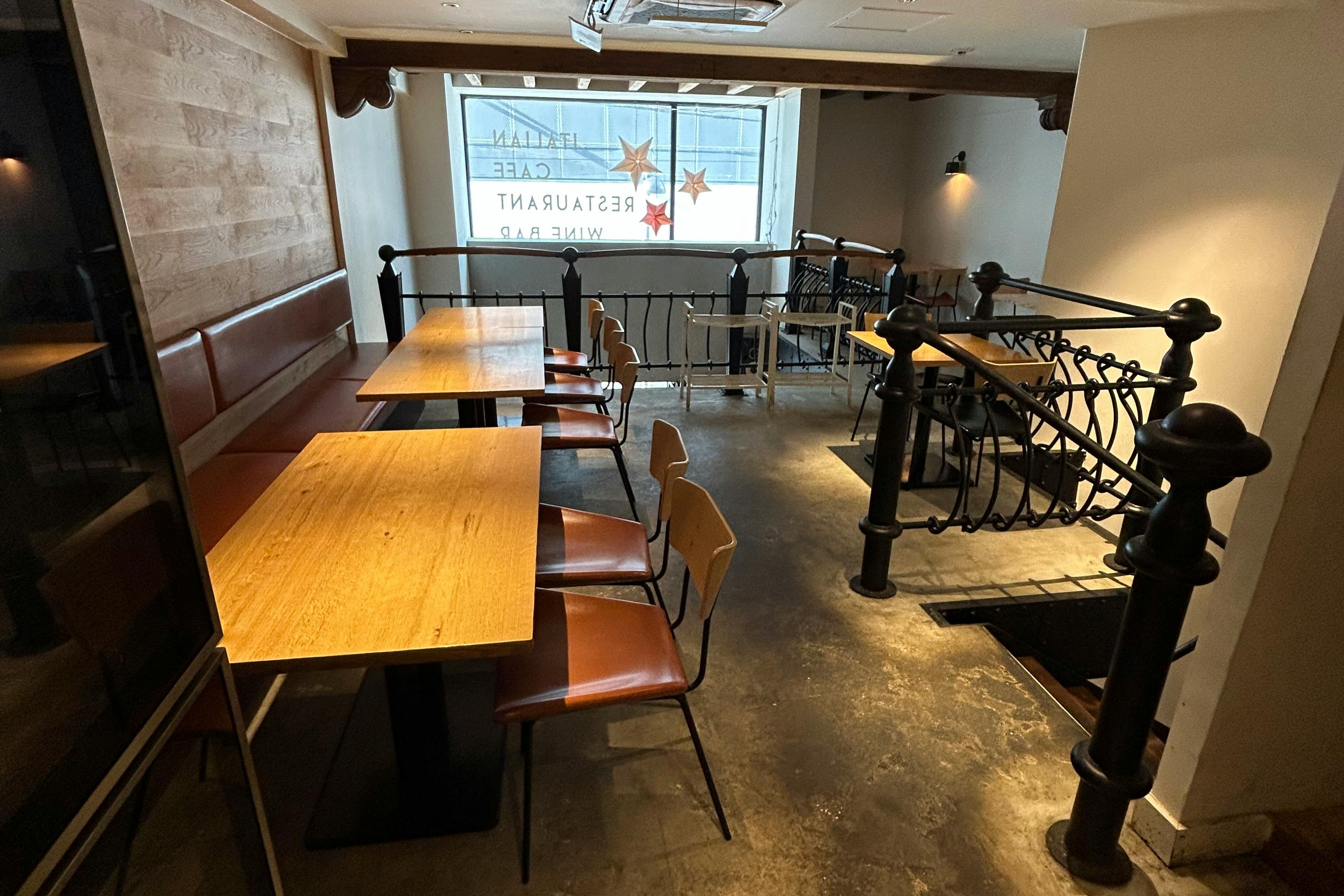 【心斎橋駅/長堀橋駅3分】ポップアップストア開催や展示会に最適な白を基調とした吹き抜けのモダン空間を演出できる路面店スペース※キャンペーン割引あり