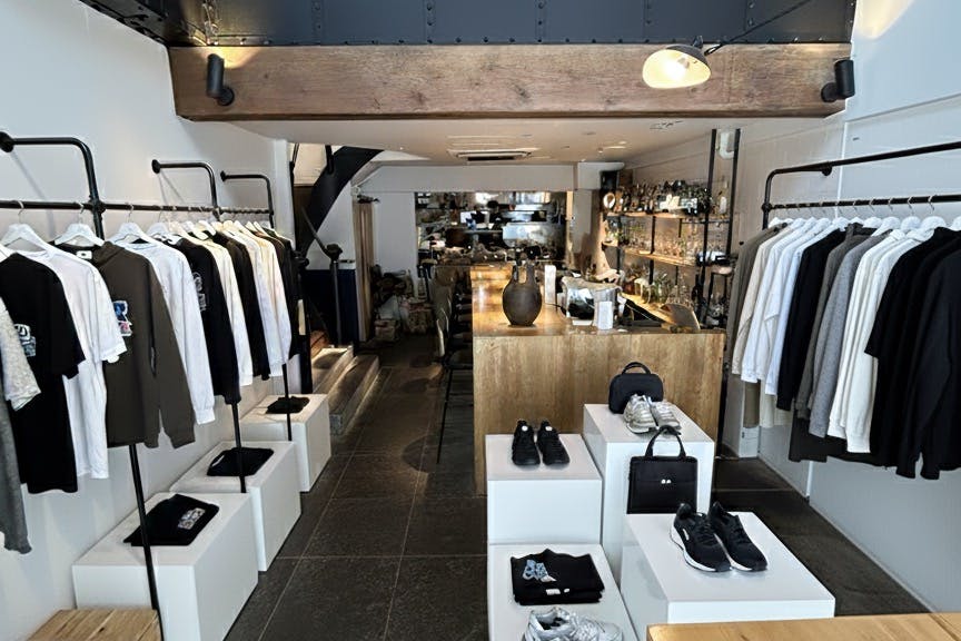 【心斎橋駅/長堀橋駅3分】ポップアップストア開催や展示会に最適な白を基調とした吹き抜けのモダン空間を演出できる路面店スペース※キャンペーン割引あり