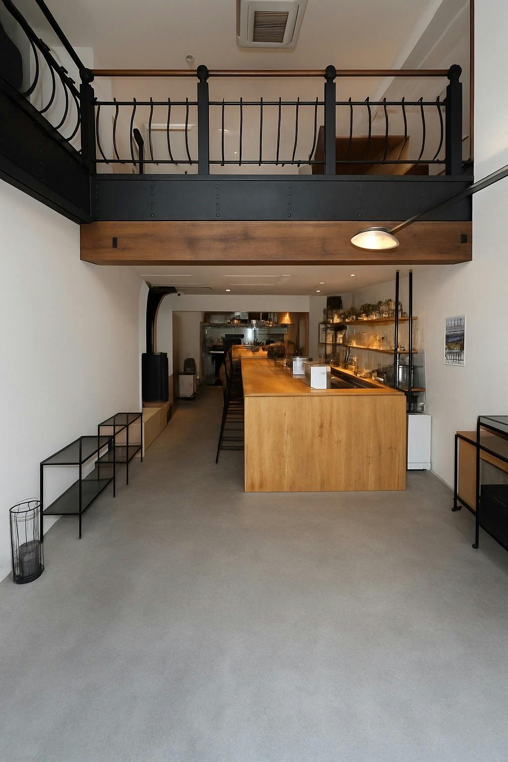 【心斎橋駅/長堀橋駅3分】ポップアップストア開催や展示会に最適な白を基調とした吹き抜けのモダン空間を演出できる路面店スペース※キャンペーン割引ありの画像