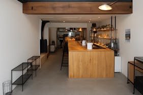 【心斎橋駅/長堀橋駅3分】ポップアップストア開催や展示会に最適な白を基調とした吹き抜けのモダン空間を演出できる路面店スペース※キャンペーン割引あり