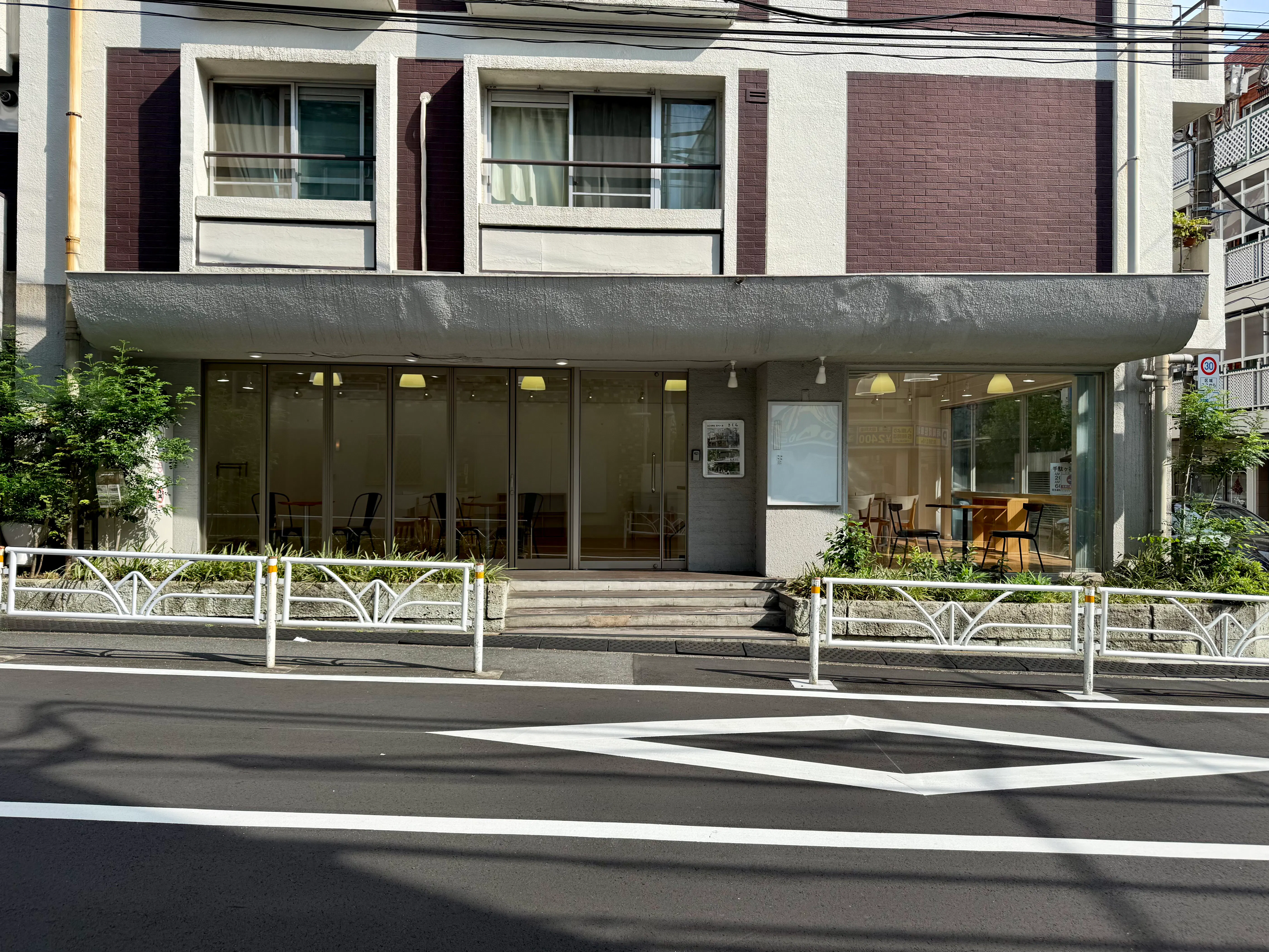 【レンタルスペースさくら 北参道|千駄ヶ谷駅5分】大きなガラス窓があり視認性の高い開放的なレンタルスペース