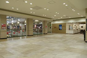 【イオンモール秋田】2F JINS前