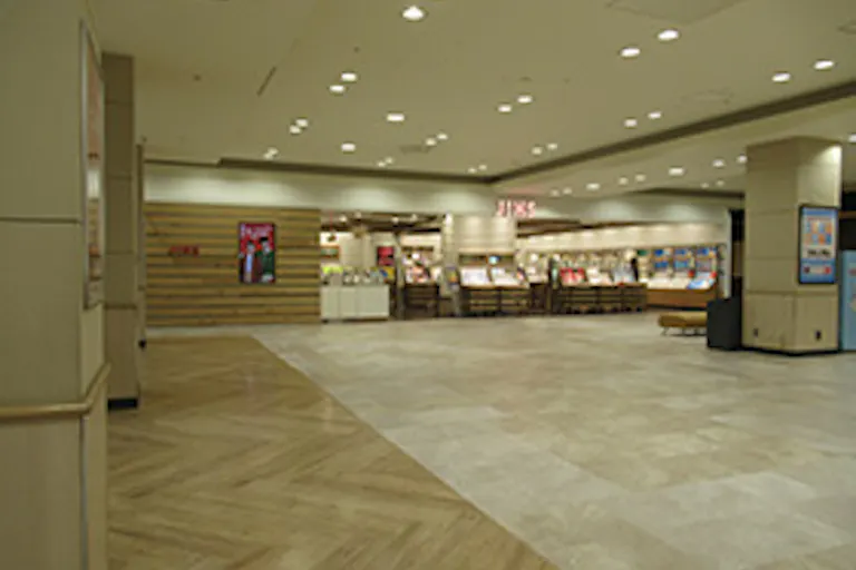 【イオンモール秋田】2F JINS前の画像2