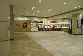 【イオンモール秋田】2F JINS前