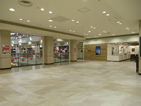 【イオンモール秋田】2F  JINS前の画像