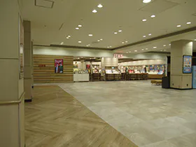【イオンモール秋田】2F JINS前