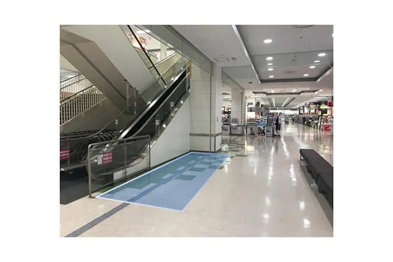 【イオンモール下妻*】1F楽天モバイル前の画像1