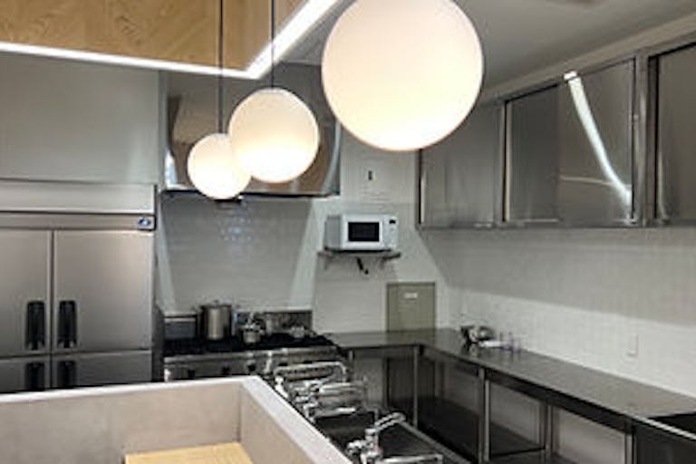 ãããŸãã©ãŒã¶é§
5åã調çåšå
·ã»ã¬ãžå®åã»ã€ãŒãã€ã³ã¹ããŒã¹ã®ãããªãã£ã¹äœµèšã®ã·ã§ã¢ãããã³ã®ç»å5