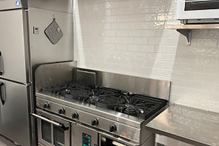 ãããŸãã©ãŒã¶é§
5åã調çåšå
·ã»ã¬ãžå®åã»ã€ãŒãã€ã³ã¹ããŒã¹ã®ãããªãã£ã¹äœµèšã®ã·ã§ã¢ãããã³ã®ç»å6