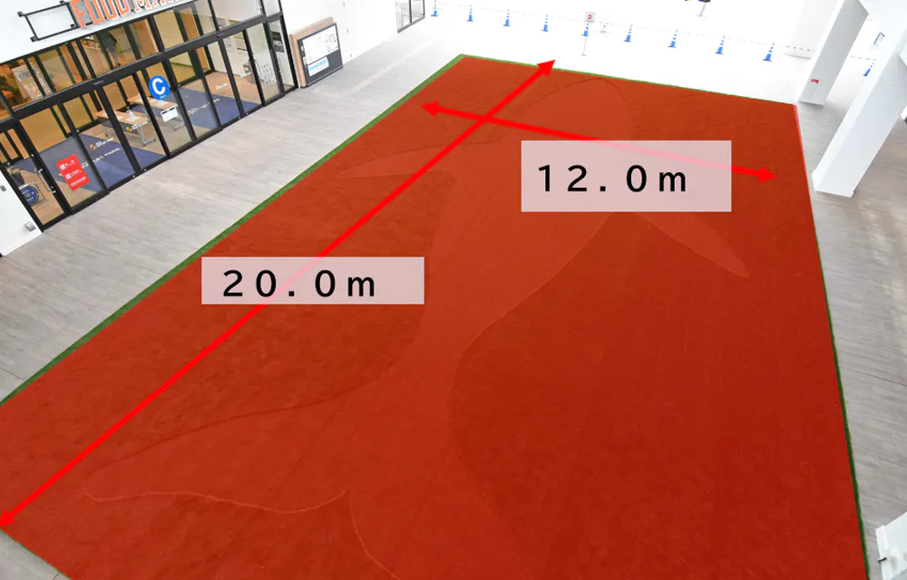【三井アウトレットパーク 横浜ベイサイド】1階 くじらの大屋根広場※芝生・屋根有り