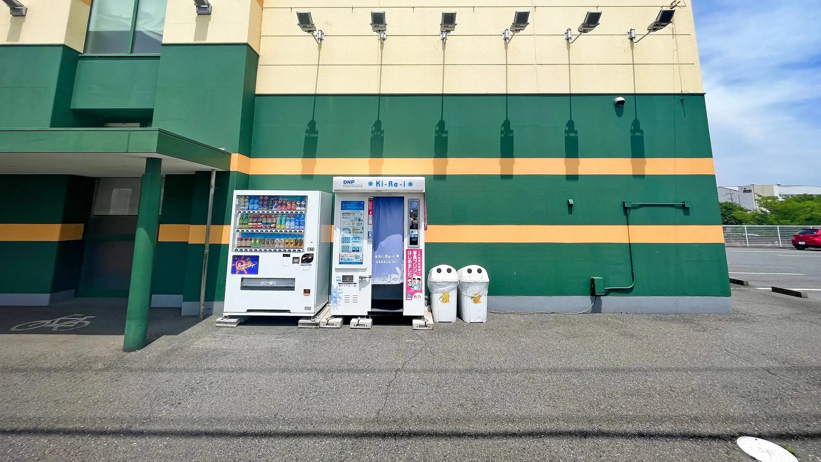 【ブックマンズアカデミー前橋店】キッチンカー出店に最適！大通りからの視認性も抜群な県内最大級書店の出入口横屋外スペース