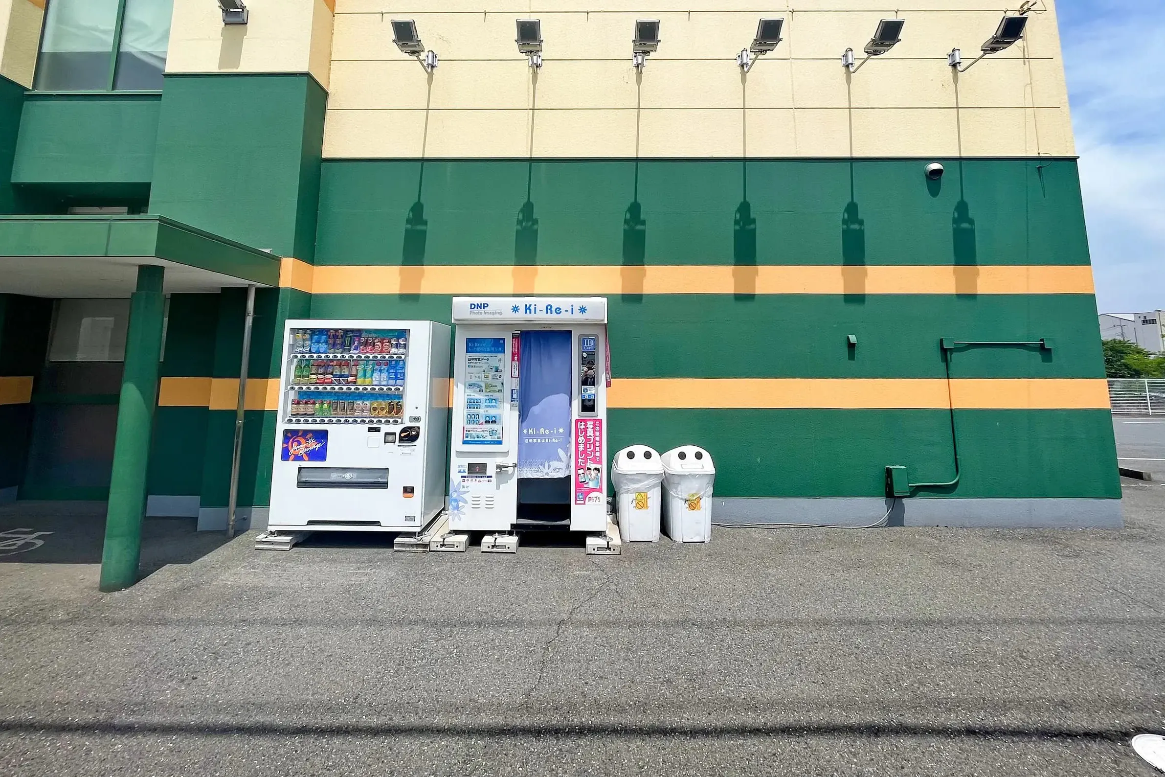 【ブックマンズアカデミー前橋店】キッチンカー出店に最適!大通りからの視認性も抜群な県内最大級書店の出入口横屋外スペース