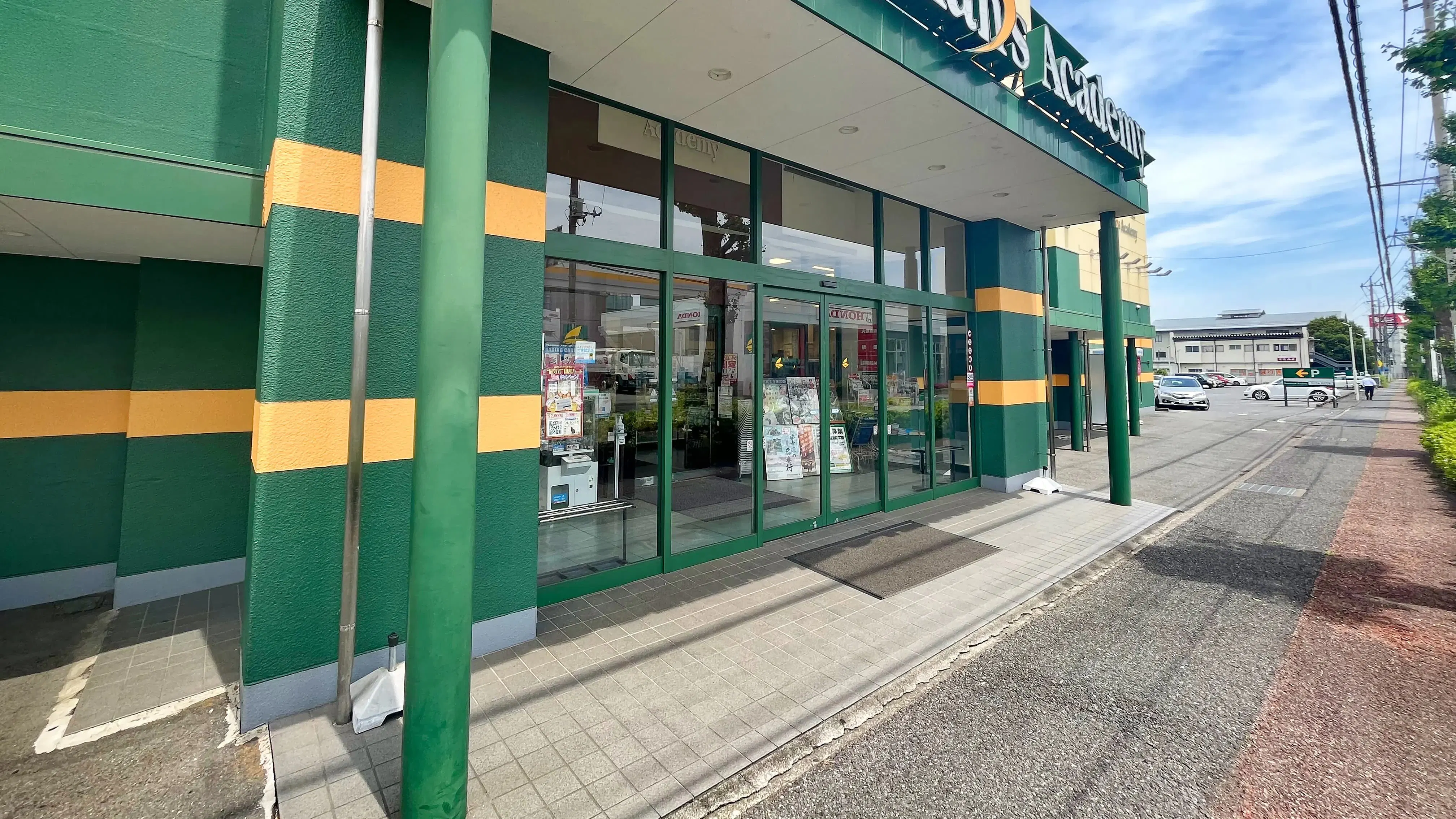 【ブックマンズアカデミー前橋店】キッチンカー出店に最適！大通りからの視認性も抜群な県内最大級書店の出入口横屋外スペース