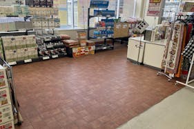 【ホームマート大東店】店内入口 食物販やプロモーション等の出店に最適なホームセンター店内のイベントスペース