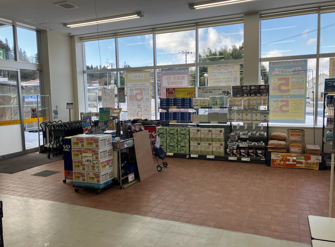 【ホームマート大東店】店内入口　食物販やプロモーション等の出店に最適なホームセンター店内のイベントスペース