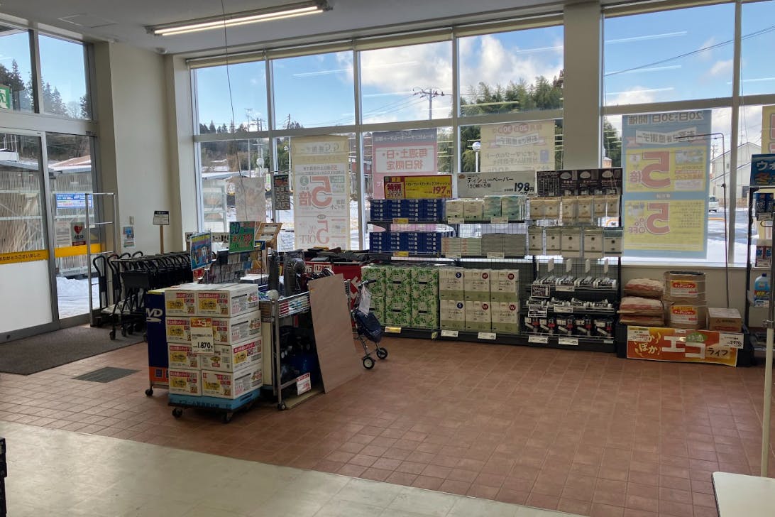 【ホームマート大東店】店内入口 食物販やプロモーション等の出店に最適なホームセンター店内のイベントスペース